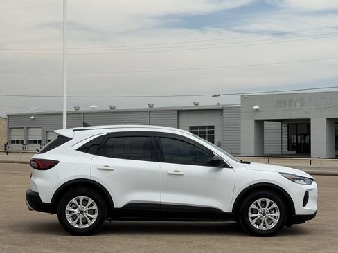 Used 2023 Ford Escape Active w/ Tech Pack #1 FWD image 3