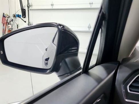 Used 2024 Volkswagen Tiguan SE FWD image 12