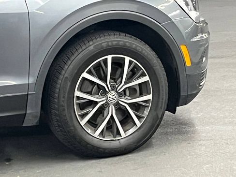 Used 2019 Volkswagen Tiguan SE AWD/4WD image 39