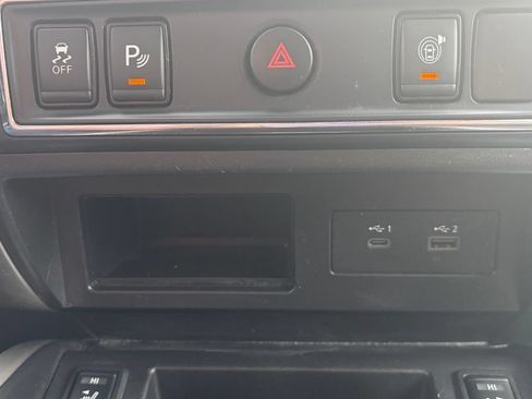 Used 2021 Nissan Titan SV w/ SV Convenience Package RWD image 34