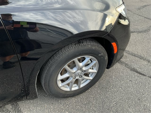 Used 2026 Chrysler Pacifica Select FWD image 16