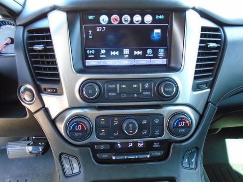 Used 2018 Chevrolet Suburban LT image 10