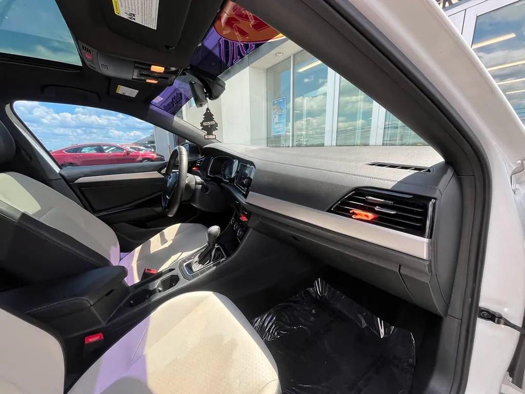 Used 2021 Volkswagen Jetta R-Line w/ R-Line Cold Weather Package FWD image 27