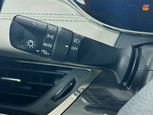 Used 2013 Toyota Avalon Limited image 12