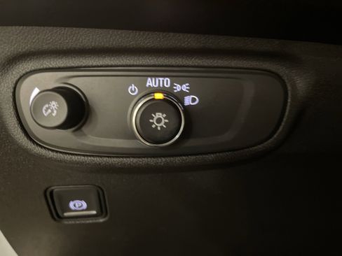 Used 2022 GMC Terrain SLE w/ Driver Convenience Package image 16