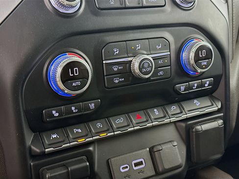Used 2019 GMC Sierra 1500 SLT w/ SLT Premium Plus Package AWD/4WD image 24