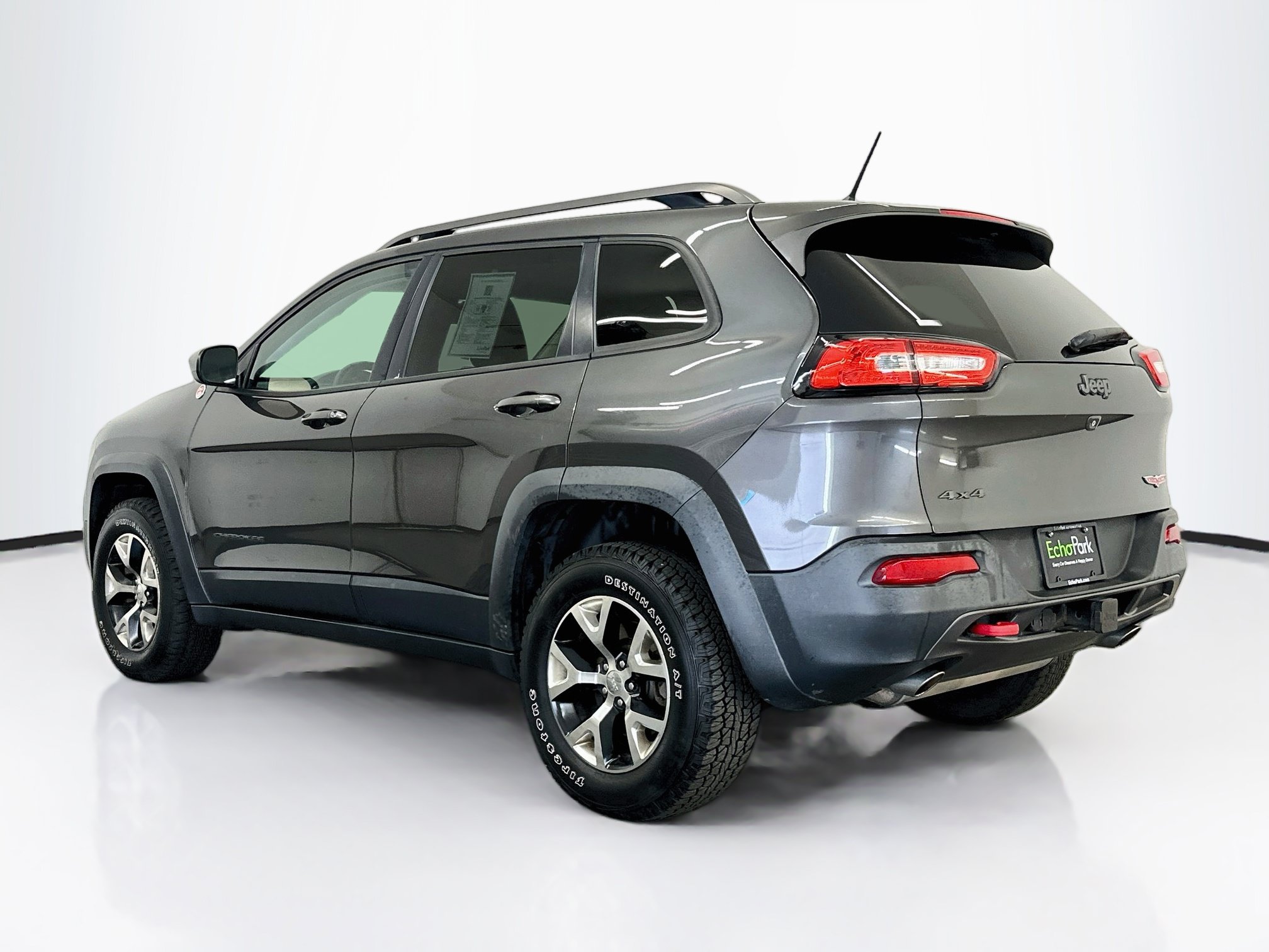 Used 2015 Jeep Cherokee Trailhawk w/ Cold Weather Group AWD/4WD image 5