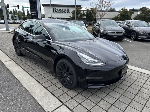 Used 2018 Tesla Model 3 Long Range RWD image 3