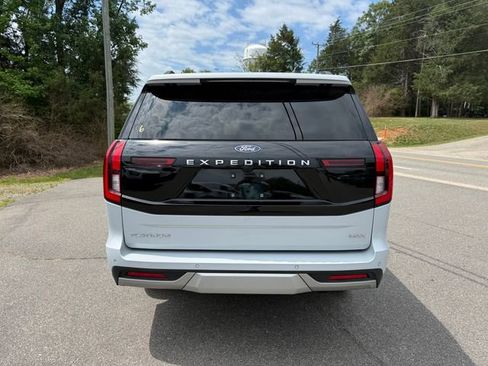 Used 2025 Ford Expedition Max Platinum AWD/4WD image 3