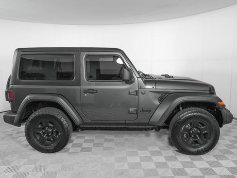 Used 2025 Jeep Wrangler Sport AWD/4WD image 3