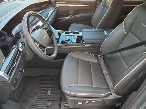 Used 2026 Cadillac Escalade Luxury w/ LPO, Floor Liner Package RWD image 11