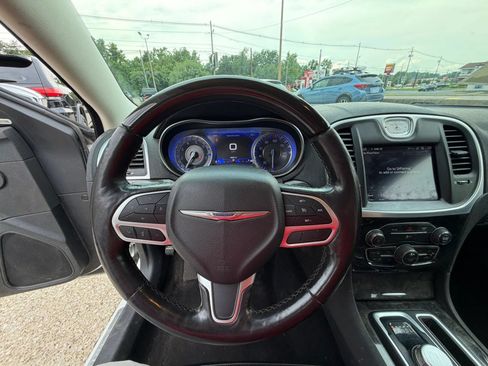 Used 2019 Chrysler 300 Limited RWD image 21