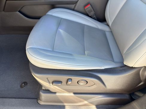 Used 2022 Chevrolet Suburban LT w/ Luxury Package image 13