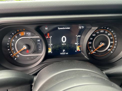 Used 2026 Jeep Wrangler Unlimited Rubicon AWD/4WD image 12