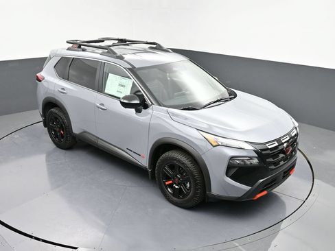 Used 2025 Nissan Rogue SV AWD/4WD image 38