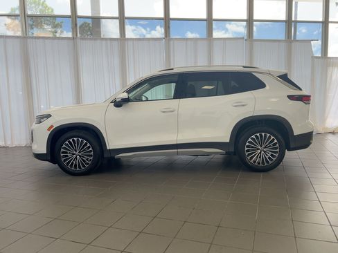 New 2026 Volkswagen Tiguan S image 2