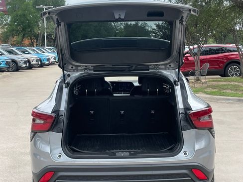 Used 2025 Chevrolet Trax RS w/ Sunroof Package FWD image 25