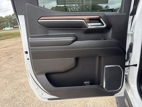 Used 2024 Chevrolet Silverado 1500 LT Trail Boss w/ LT Trail Boss Premium Package image 13