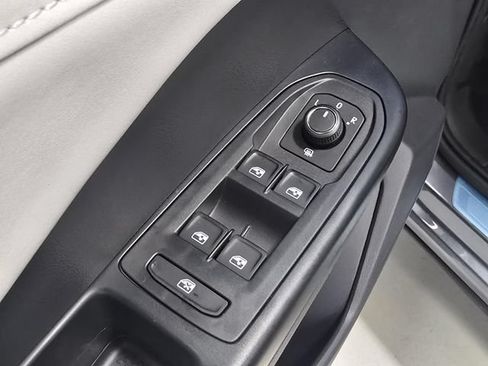New 2026 Volkswagen Taos SE FWD image 19