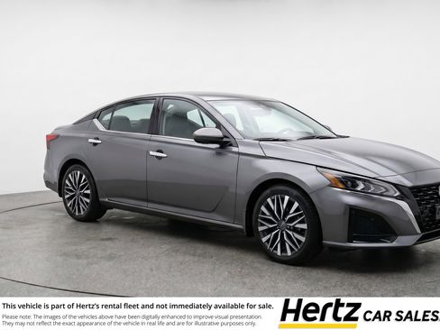 Used 2025 Nissan Altima 2.5 SV FWD image 1