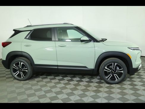 New 2026 Chevrolet TrailBlazer LT w/ Convenience Package image 2
