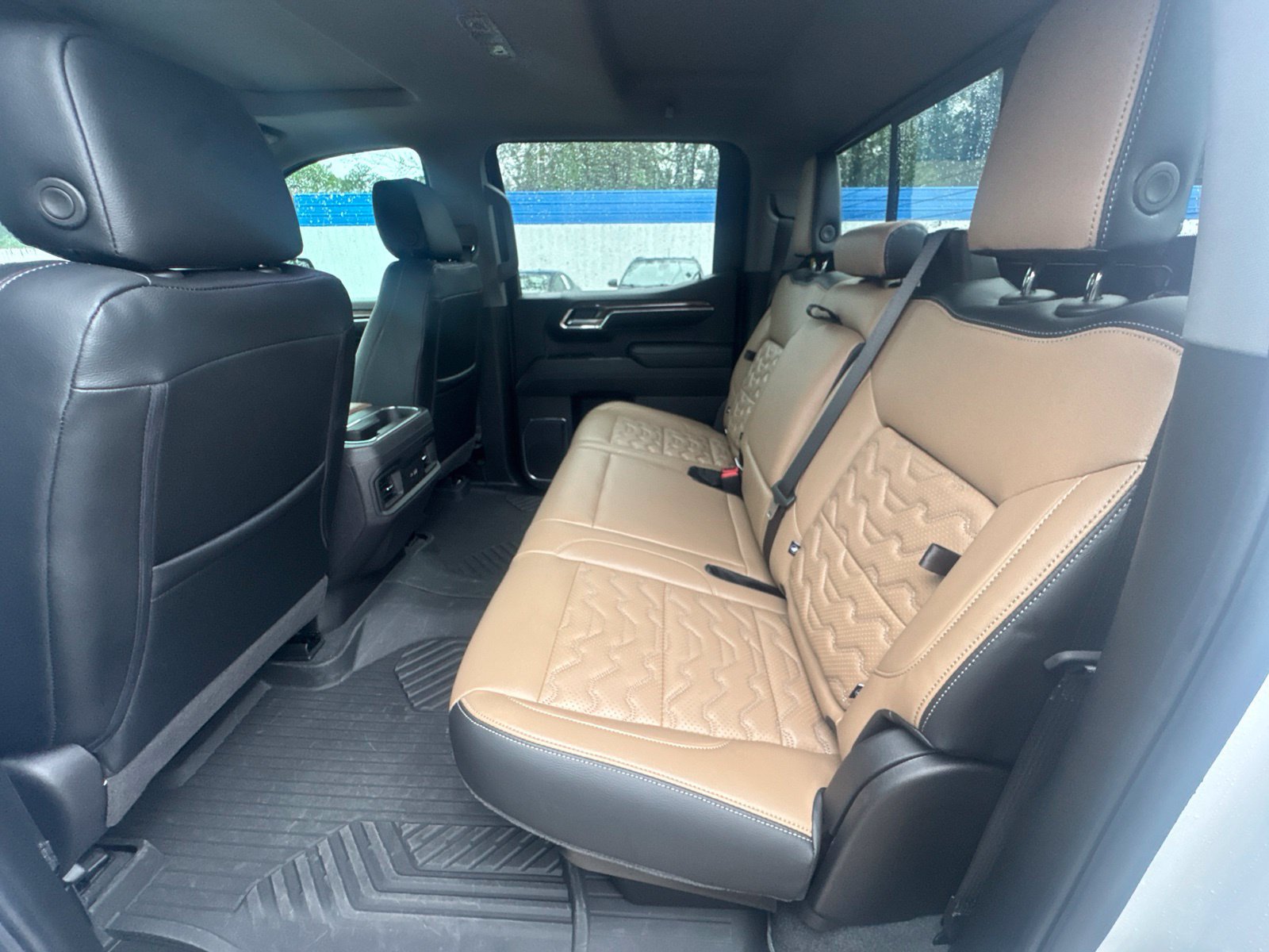 Used 2024 Chevrolet Silverado 1500 LT Trail Boss w/ LT Trail Boss Premium Package AWD/4WD image 18