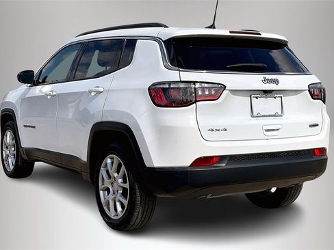 Used 2024 Jeep Compass Latitude w/ Sun and Sound Group image 4