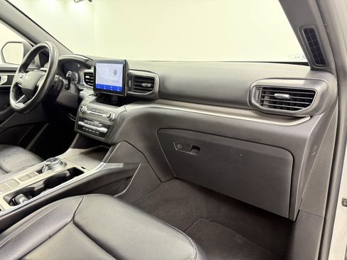 Used 2020 Ford Explorer XLT w/ Equipment Group 202A image 25