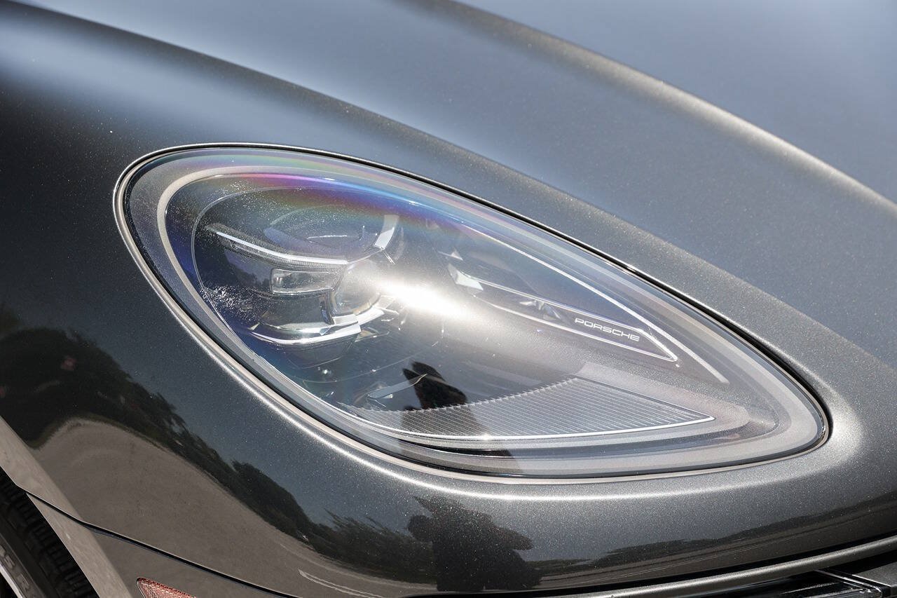 Used 2022 Porsche Macan AWD/4WD image 13