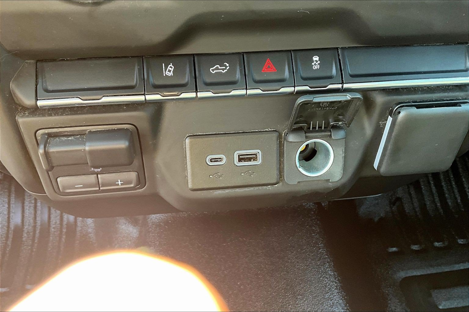Used 2024 GMC Sierra 2500 Pro w/ Convenience Package AWD/4WD image 16