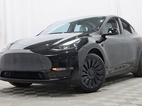 Used 2022 Tesla Model Y Long Range image 6