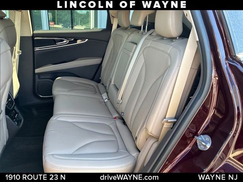 Used 2023 Lincoln Nautilus Reserve AWD/4WD image 23