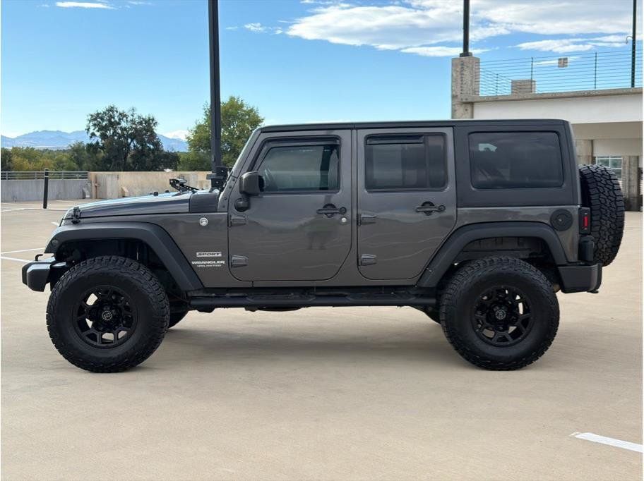 Used 2017 Jeep Wrangler Unlimited Sport w/ Quick Order Package 23S AWD/4WD image 4