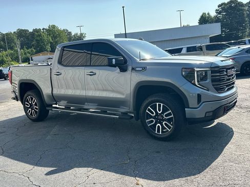 Used 2024 GMC Sierra 1500 AT4 w/ Technology Package AWD/4WD image 4