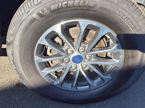 Used 2018 Ford F150 XLT w/ Equipment Group 302A Luxury AWD/4WD image 14