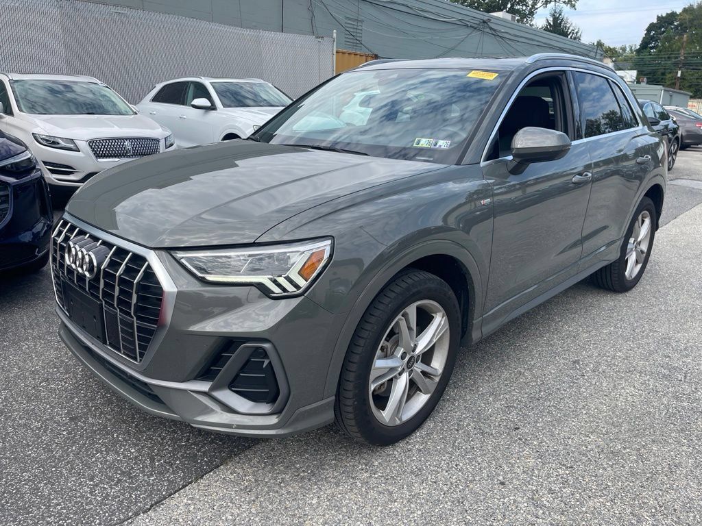 Used 2023 Audi Q3 2.0T Premium Plus w/ Premium Plus Package AWD/4WD image 3