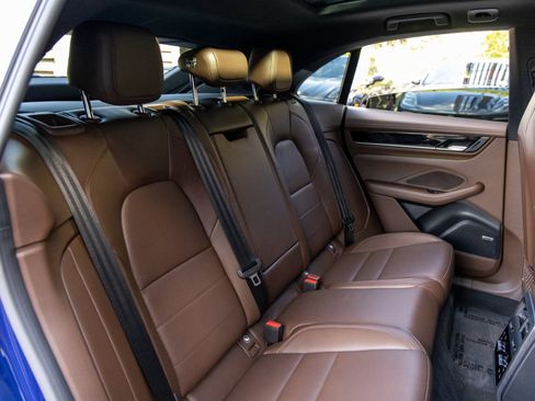 Certified 2025 Porsche Macan 4 Electric image 48