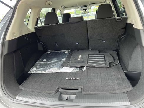Used 2022 Nissan Rogue SV image 10