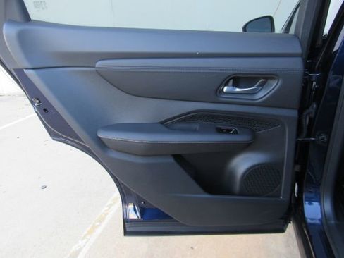 Used 2024 Nissan Ariya FWD image 16