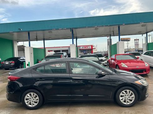 Used 2017 Hyundai Elantra SE FWD image 6
