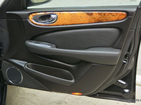 Used 2004 Jaguar XJ8 RWD image 9