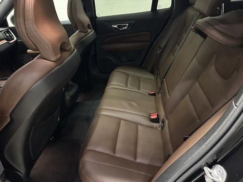 Used 2023 Volvo V60 B5 Cross Country Plus image 29