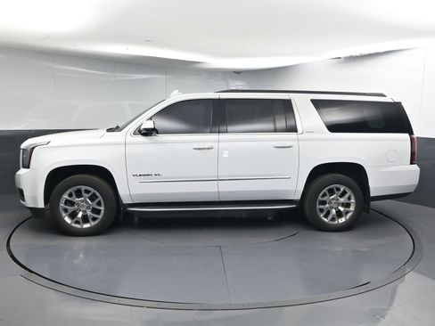 Used 2017 GMC Yukon XL SLE w/ SLE Value Package RWD image 4