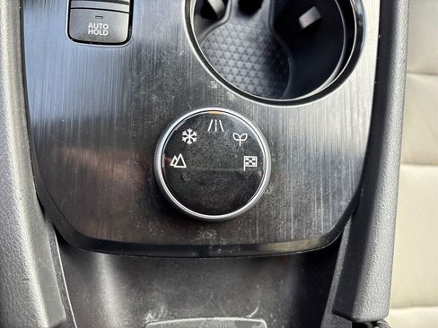 Used 2022 Nissan Rogue SV w/ SV Premium Package image 34