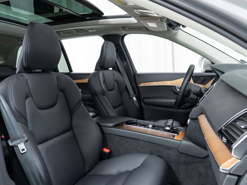 Used 2024 Volvo XC90 T8 Plus w/ Protection Package Premier image 22