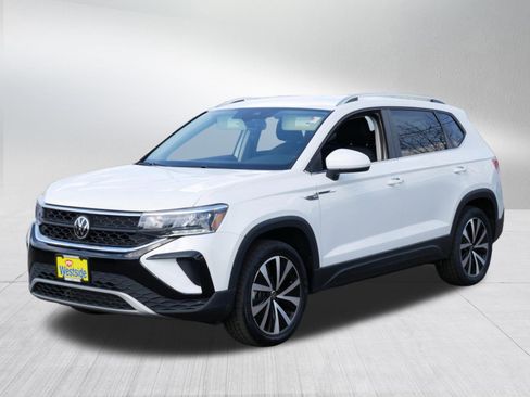 Used 2022 Volkswagen Taos SE AWD/4WD image 3