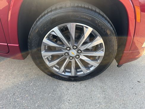 Used 2023 Chevrolet Traverse Premier AWD/4WD image 9
