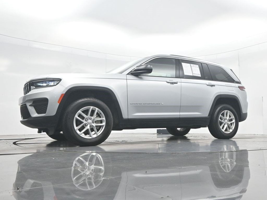Used 2025 Jeep Grand Cherokee Laredo X AWD/4WD image 33