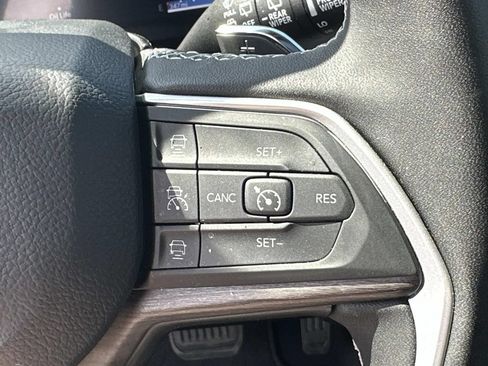 Used 2025 Jeep Grand Cherokee L Limited w/ Luxury Tech Group II AWD/4WD image 27