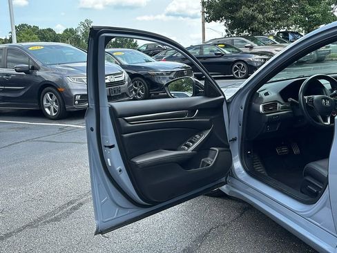 Used 2022 Honda Accord Sport image 11
